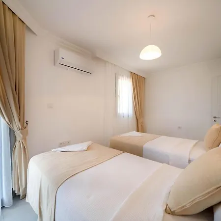 Vila Fethiye Oeluedeniz'De Muestakil Havuzlu Dag Manzarali Tripleks Villa A3 Oludeniz