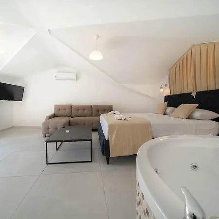 Vila Fethiye Oeluedeniz'De Muestakil Havuzlu Dag Manzarali Tripleks Villa A3