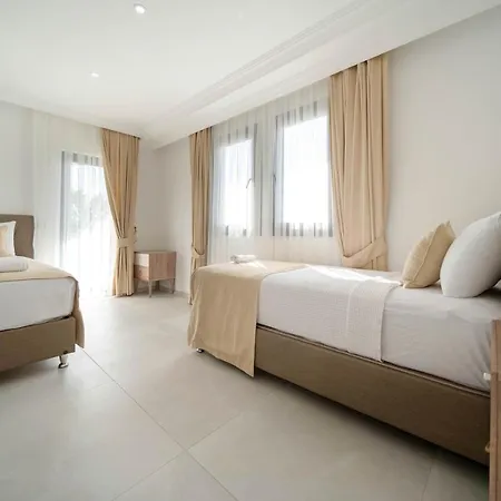 Fethiye Oeluedeniz'De Muestakil Havuzlu Dag Manzarali Tripleks Villa A3 Vila
