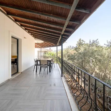 Vila Fethiye Oeluedeniz'De Muestakil Havuzlu Dag Manzarali Tripleks Villa A3
