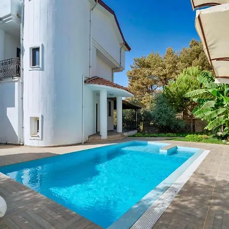 Fethiye Oeluedeniz'De Muestakil Havuzlu Dag Manzarali Tripleks Villa A3 Vila