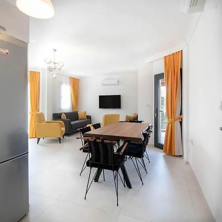 Fethiye Oeluedeniz'De Muestakil Havuzlu Dag Manzarali Tripleks Villa A3 Vila Oludeniz