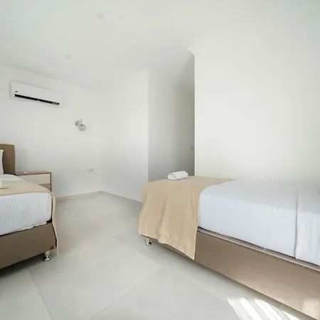 Vila Fethiye Oeluedeniz'De Muestakil Havuzlu Dag Manzarali Tripleks Villa A3 Oludeniz